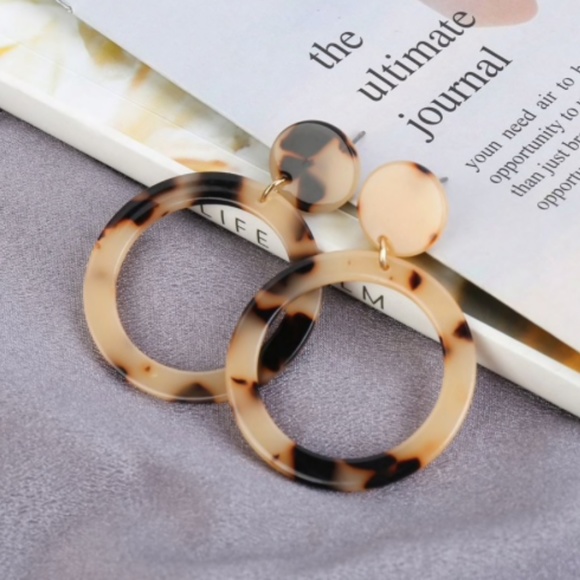 Jewelry - Tortoise Shell Circle Drop Earrings
